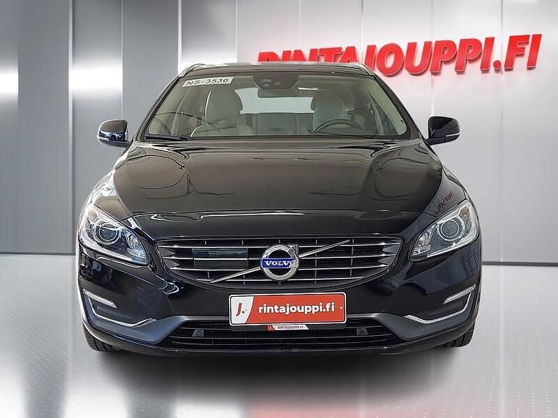 Käytetty Volvo V60 Summum 163 HP (119 kW) 2014 Farmari
