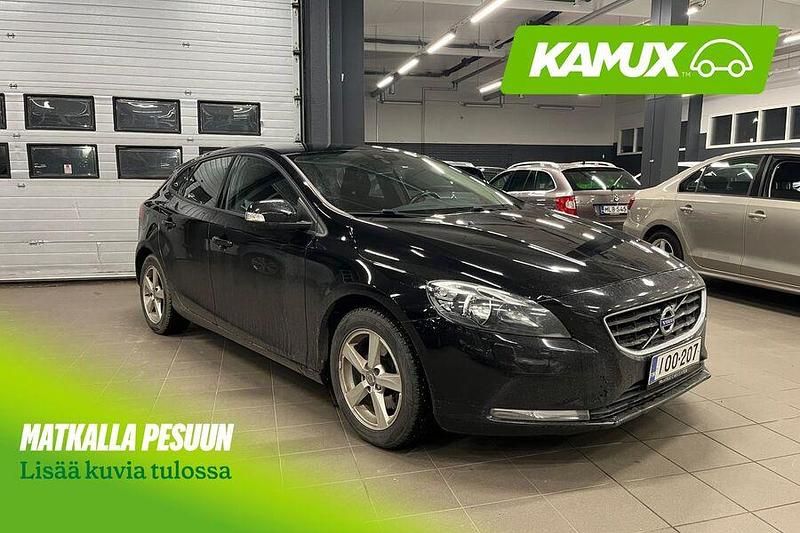 Musta Käytetty 2015 Volvo V40 Kinetic Sedan | 14 780 € (Perustarjous) - Kuva 1/4
