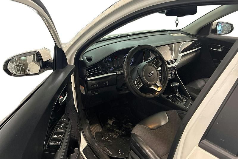 Käytetty Kia Niro EX 138 HP (101 kW) 2020 Valkoinen Katumaasturi