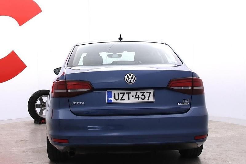 Käytetty VW Jetta 105 HP (77 kW) 2017 Sininen Sedan