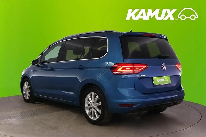 Käytetty VW Touran Highline 116 HP (85 kW) 2017 Sininen Tila-auto
