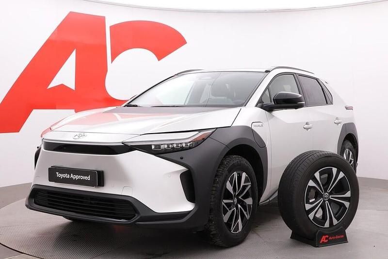 Käytetty Toyota bZ4X Style 160 kW (218 HP) 2022 Hopea Katumaasturi