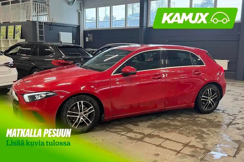 Käytetty Mercedes A180 Business 136 HP (100 kW) 2019 Punainen Sedan