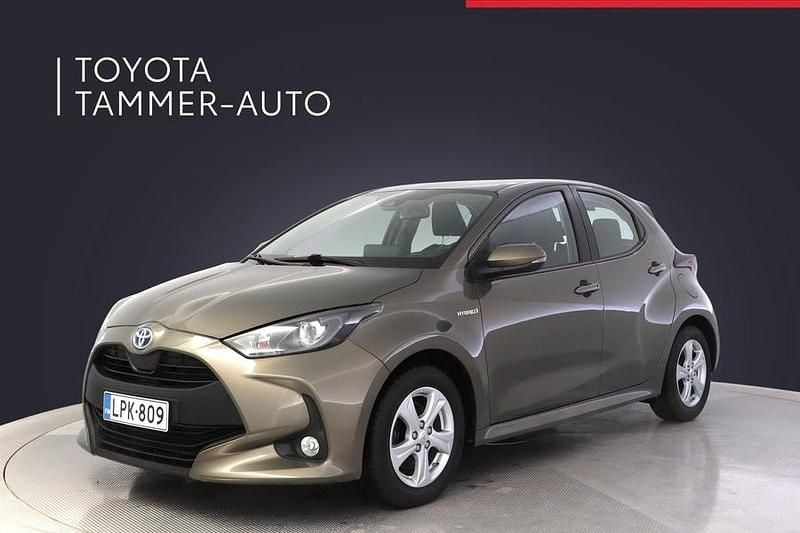 Ruskea Käytetty 2020 Toyota Yaris Hybrid Active Viistoperä | 17 880 € (Perustarjous) - Kuva 1/3