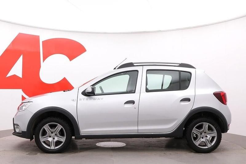 Käytetty Dacia Sandero Stepway 90 HP (66 kW) 2020 Harmaa Viistoperä
