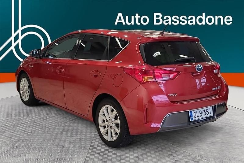 Käytetty Toyota Auris Hybrid Active 99 HP (72 kW) 2014 Viistoperä
