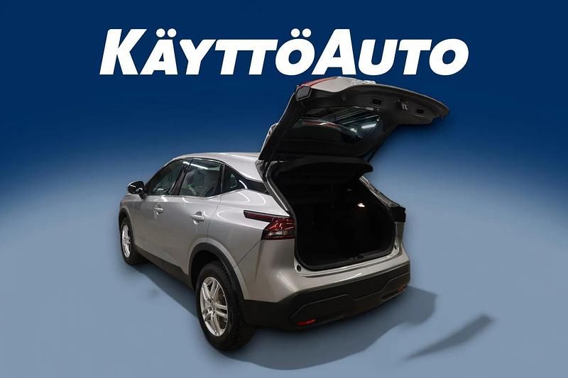 Käytetty Nissan Qashqai Acenta 158 HP (116 kW) 2024 Met. hopea Katumaasturi