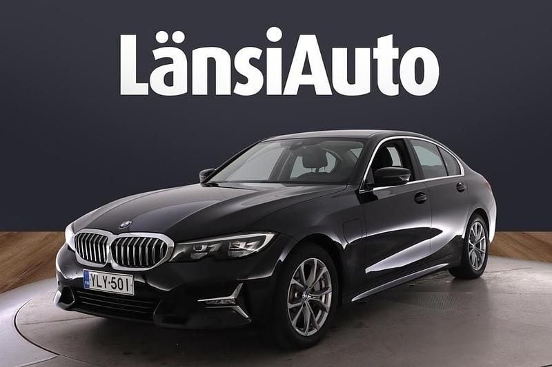 Musta Käytetty 2020 BMW 330e Comfort Edition Sedan | 23 790 € (Supertarjous) - Kuva 1/1