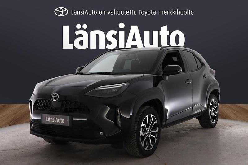 Käytetty Toyota Yaris Cross Comfort 116 HP (85 kW) 2025 Musta Katumaasturi