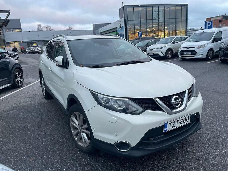 Valkoinen Käytetty 2015 Nissan Qashqai 360º Katumaasturi | 11 590 € (Perustarjous) - Kuva 1/3