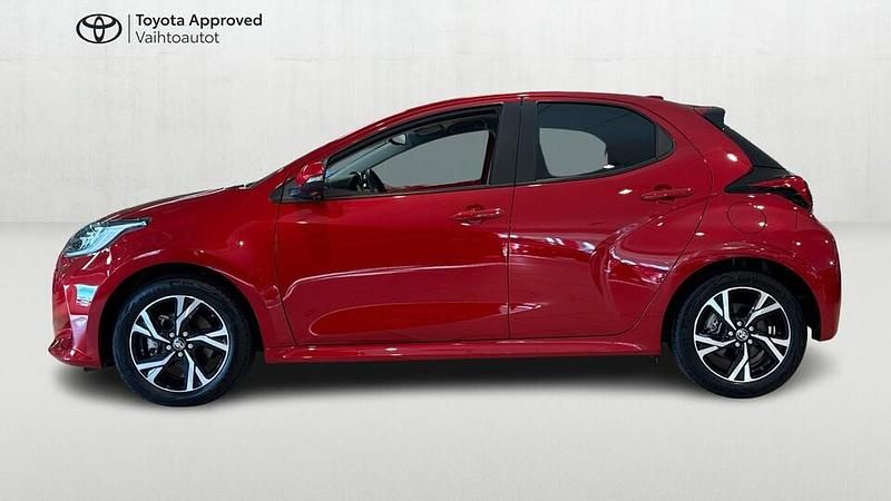 Käytetty Toyota Yaris Hybrid Plus 116 HP (85 kW) 2024 Punainen Viistoperä