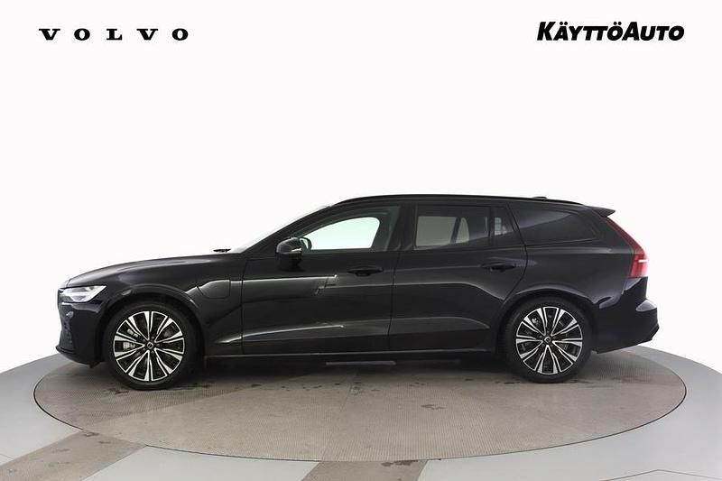 Käytetty Volvo V60 Plus 350 HP (257 kW) 2025 Musta Farmari