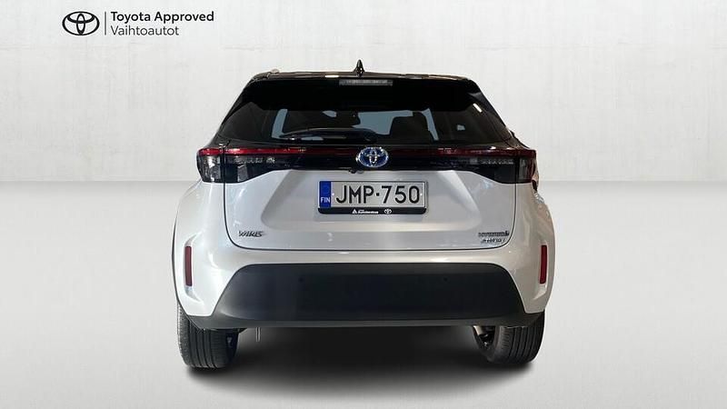 Käytetty Toyota Yaris Cross Business Edition 116 HP (85 kW) 2022 Valkoinen Katumaasturi