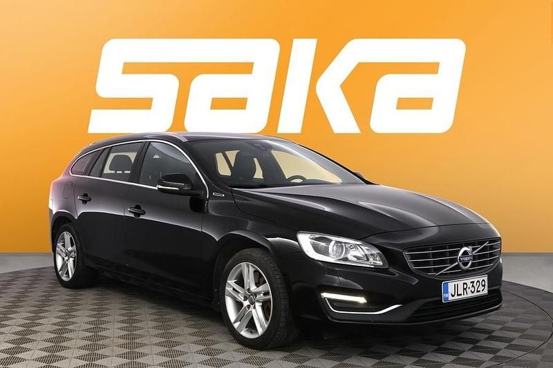 Käytetty Volvo V60 Summum 220 HP (161 kW) 2017 Farmari