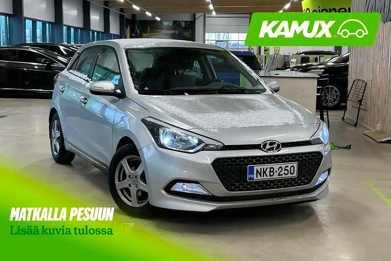 Käytetty Hyundai i20 Classic 114 HP (83 kW) 2015 Hopea / harmaa Viistoperä