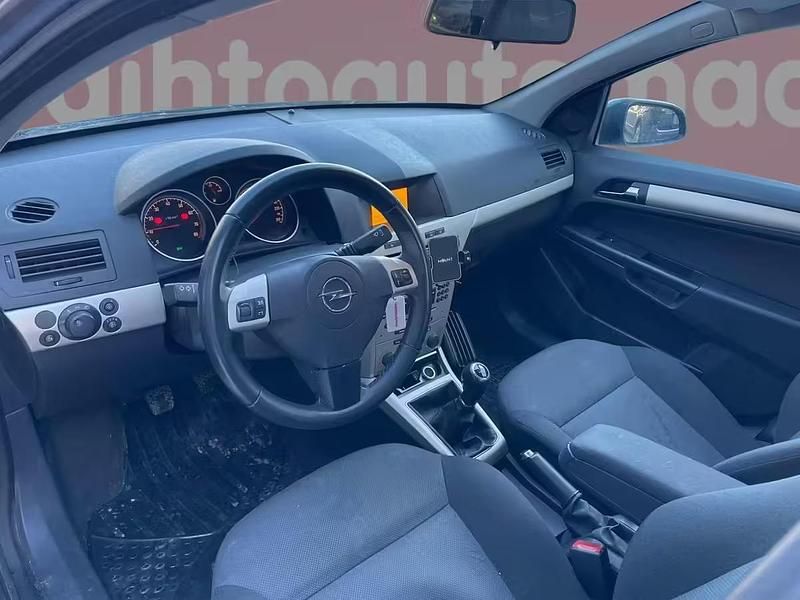 Käytetty Opel Astra Comfort 105 HP (77 kW) 2009 Viistoperä