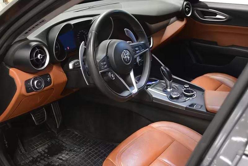 Käytetty Alfa Romeo Giulia Super 180 HP (132 kW) 2016 Sedan