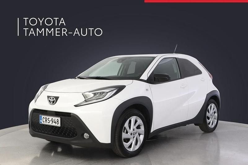 Valkoinen Käytetty 2024 Toyota Aygo X Multidrive S Katumaasturi | 16 880 € (Perustarjous) - Kuva 1/3