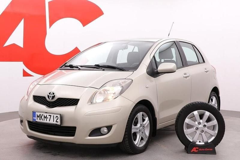 Hopea Käytetty 2011 Toyota Yaris Edition Viistoperä | 8 990 € (Perustarjous) - Kuva 1/4
