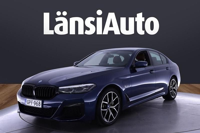 Sininen Käytetty 2022 BMW 530e M Sport Sedan | 29 800 € (Supertarjous) - Kuva 1/1