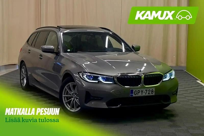 Käytetty BMW 330e Sport Line 292 HP (214 kW) 2021 Hopea / harmaa Farmari