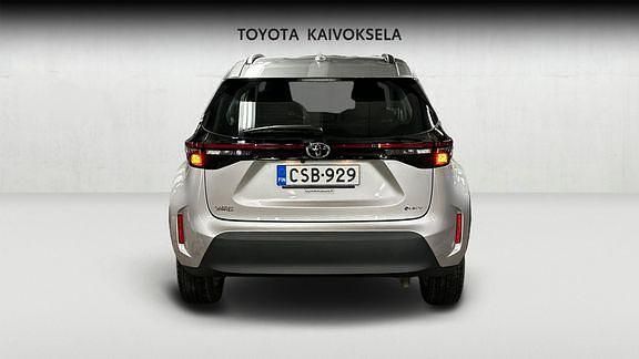 Käytetty Toyota Yaris Cross Active 116 HP (85 kW) 2024 Hopea Katumaasturi