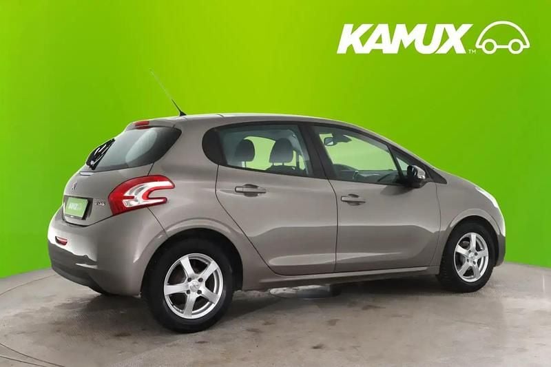 Käytetty Peugeot 208 Active+ 82 HP (60 kW) 2014 Hopea / harmaa Viistoperä