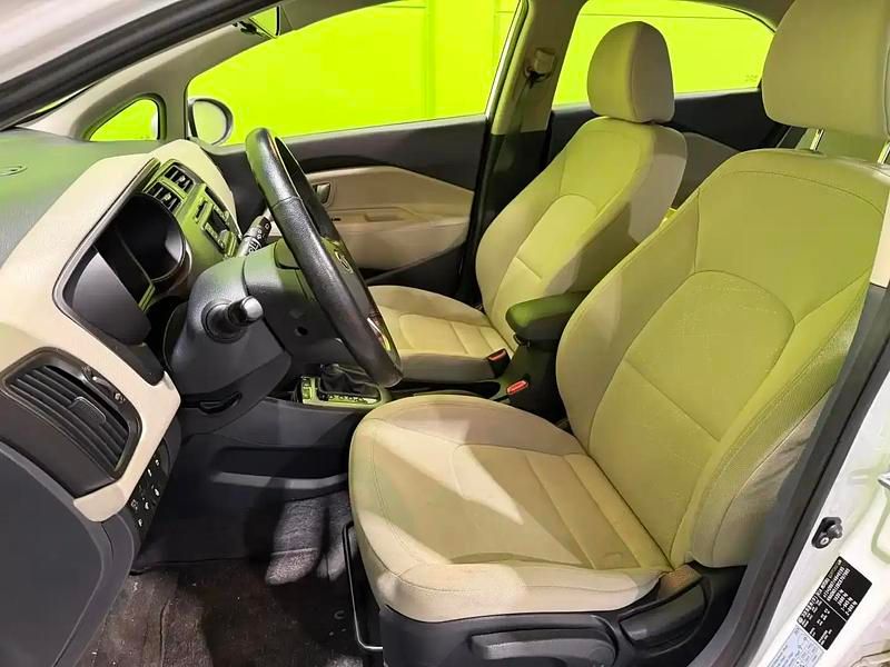 Käytetty Kia Rio EX 109 HP (80 kW) 2011 Valkoinen Sedan