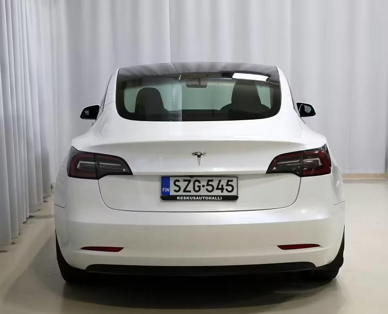 Käytetty Tesla Model 3 Standard Range Plus 208 kW (283 HP) 2021 Sedan
