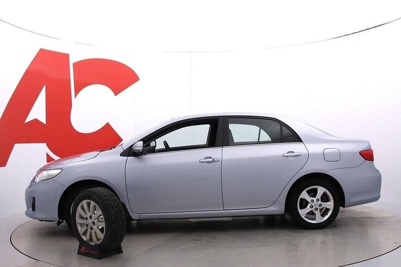 Käytetty Toyota Corolla Plus 132 HP (97 kW) 2011 Sininen Sedan