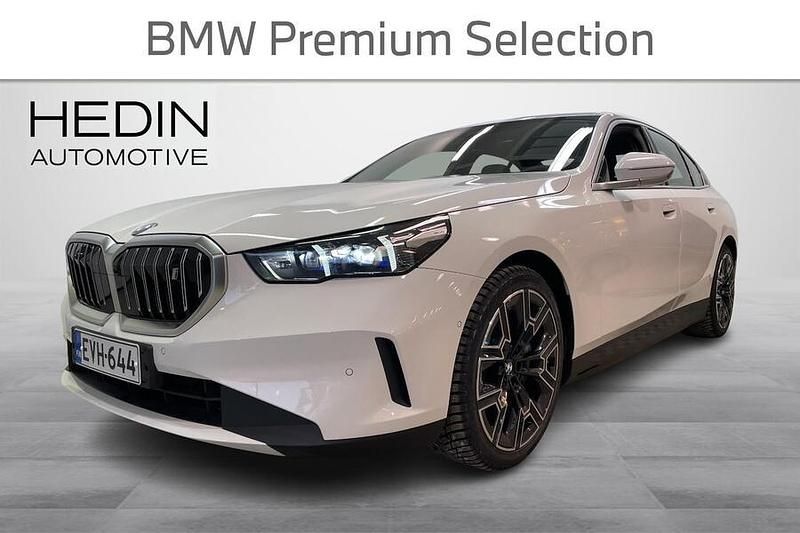 Valkoinen Käytetty 2024 BMW i5 Comfort Edition Sedan | 55 900 € (Hyvä tarjous) - Kuva 1/4