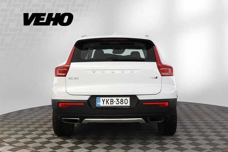 Käytetty Volvo XC40 Inscription 190 HP (139 kW) 2018 Valkoinen Katumaasturi