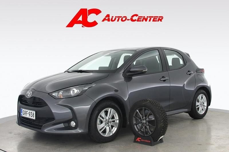 Harmaa Käytetty 2025 Toyota Yaris Hybrid Viistoperä | 24 990 € (Hyvä tarjous) - Kuva 1/4