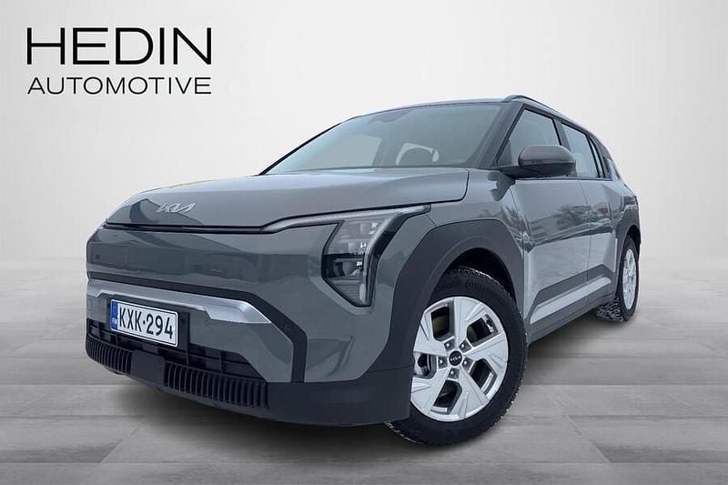 Harmaa Käytetty 2025 Kia EV3 Earth Katumaasturi | 37 650 € (Supertarjous) - Kuva 1/3
