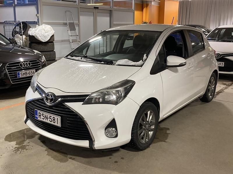 Käytetty 2016 Toyota Yaris Active Viistoperä | 9 900 € (Perustarjous) - Kuva 1/1