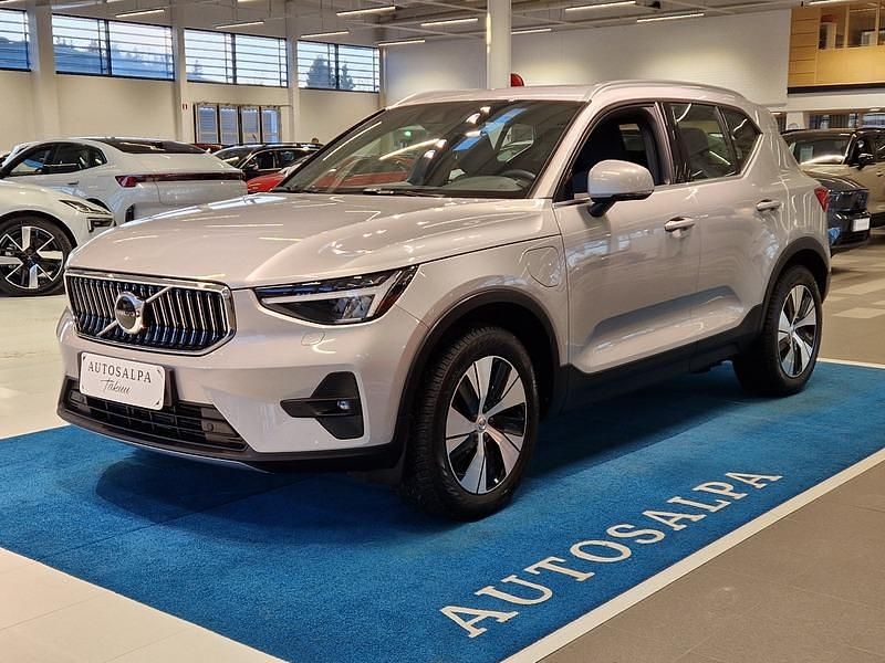 Käytetty Volvo XC40 Plus 211 HP (155 kW) 2024 Katumaasturi