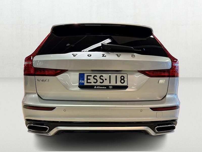 Käytetty Volvo V60 Business Edition 340 HP (250 kW) 2021 Harmaa Farmari