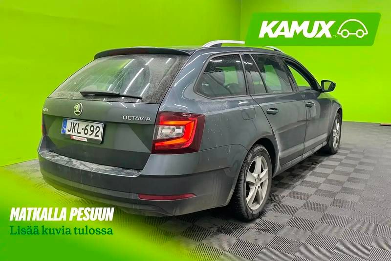 Käytetty Skoda Octavia Ambition 116 HP (85 kW) 2018 Hopea / harmaa Farmari