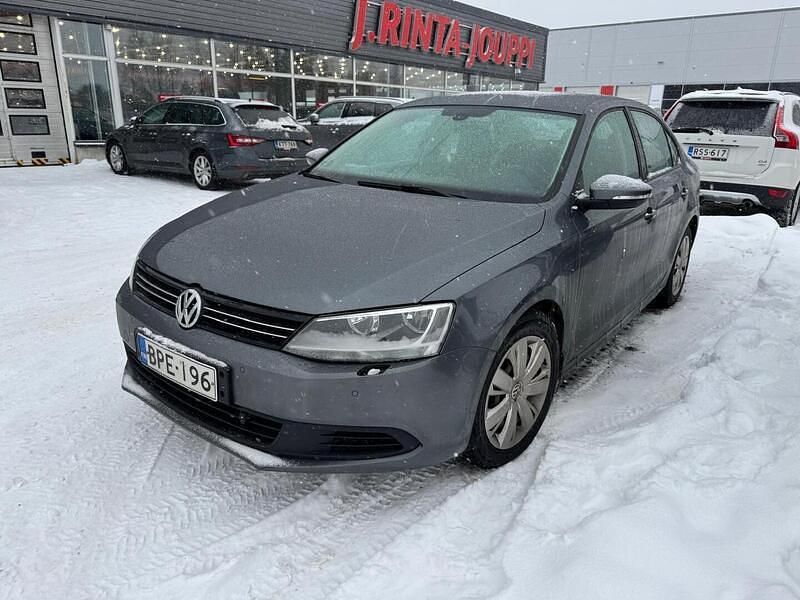Käytetty VW Jetta Comfortline 122 HP (89 kW) 2012 Sedan
