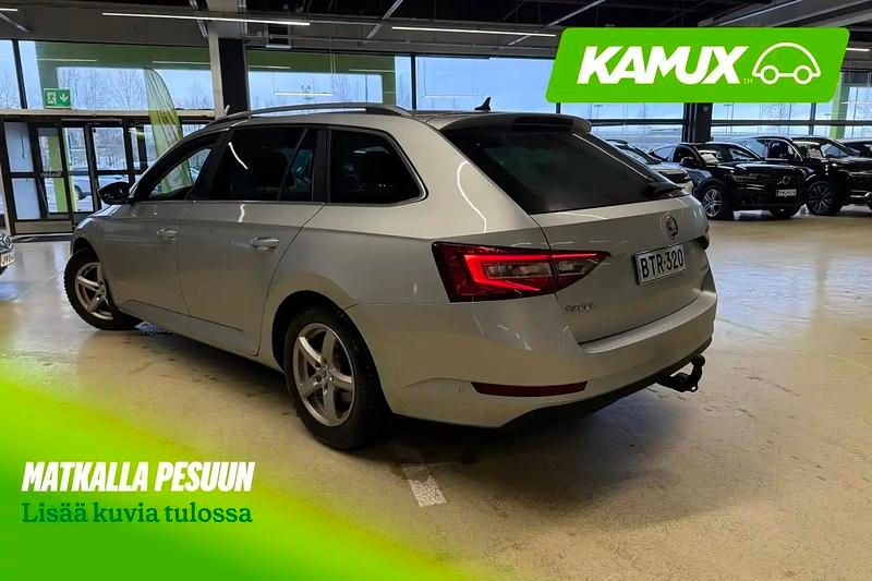 Käytetty Skoda Superb Elegance 150 HP (110 kW) 2017 Hopea / harmaa Farmari