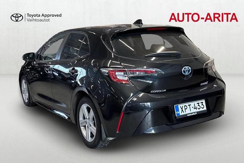 Käytetty Toyota Corolla Active 122 HP (89 kW) 2021 Musta Viistoperä
