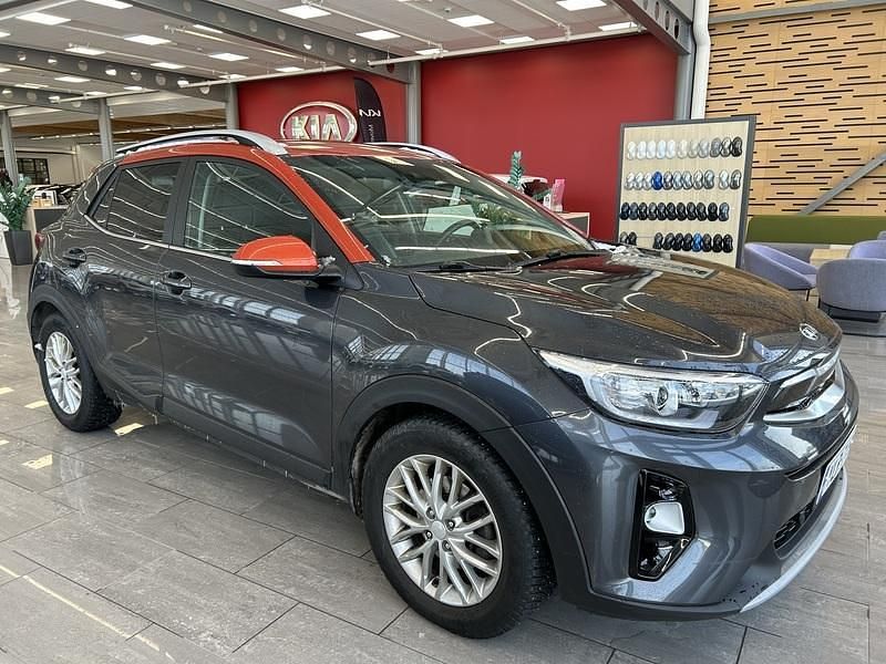 Käytetty Kia Stonic 120 HP (88 kW) 2020 Harmaa Katumaasturi