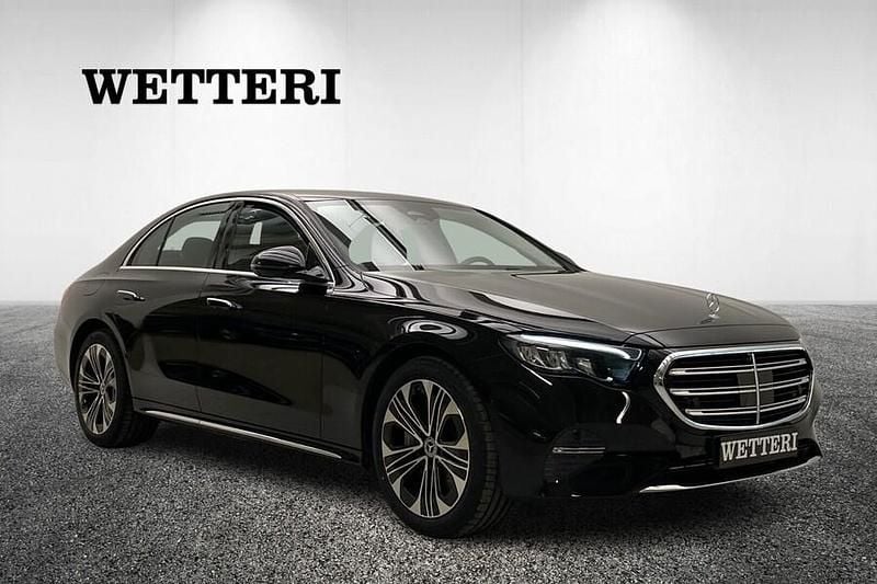 Uusi 2025 Mercedes E300 Business Sedan | 74 300 € (Supertarjous) - Kuva 1/4
