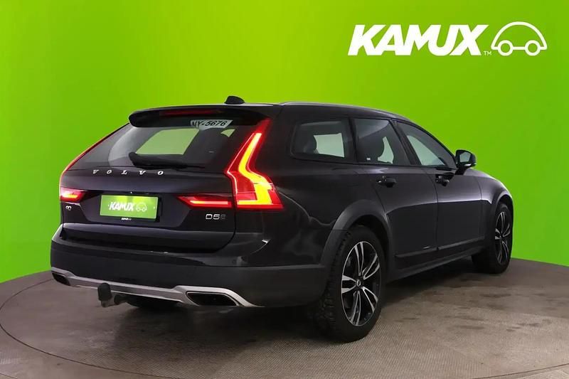 Käytetty Volvo V90 CC Pro 235 HP (172 kW) 2017 Musta Farmari