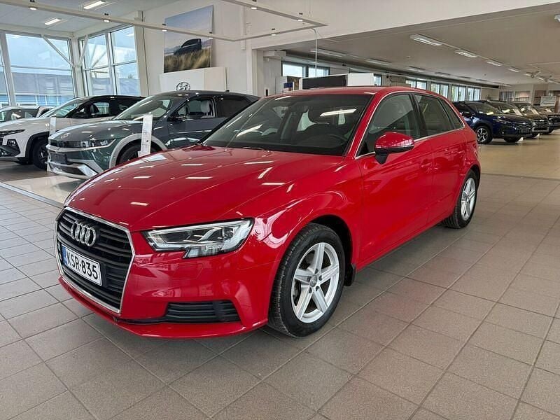 Käytetty Audi A3 Sportback Business 110 HP (80 kW) 2017 Punainen Viistoperä