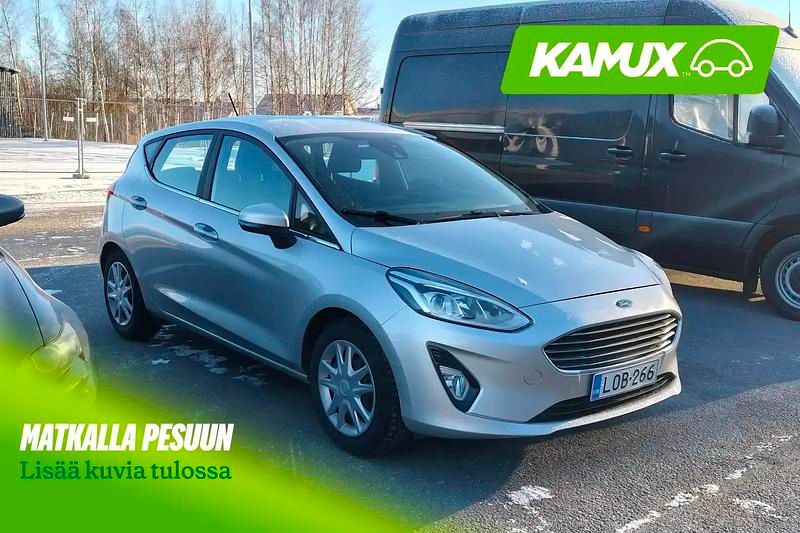Moondust silver (metallic) Käytetty 2018 Ford Fiesta Titanium Viistoperä | 7 690 € (Perustarjous) - Kuva 1/3