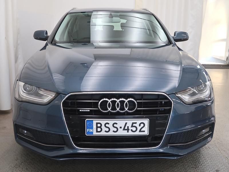 Käytetty Audi A4 190 HP (139 kW) 2015 Sininen Farmari