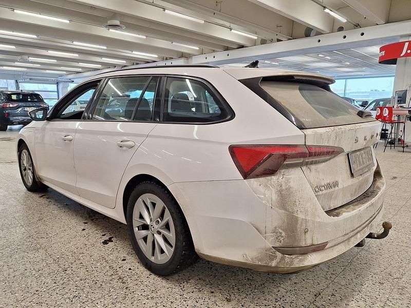 Käytetty Skoda Octavia Ambition 204 HP (150 kW) 2022 Valkoinen Farmari