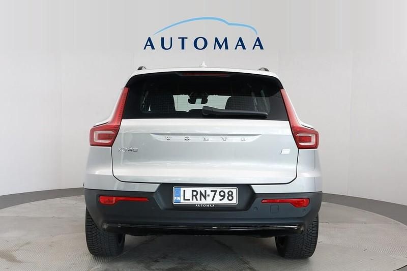 Käytetty Volvo XC40 Plus 185 kW (252 HP) 2023 Harmaa Katumaasturi