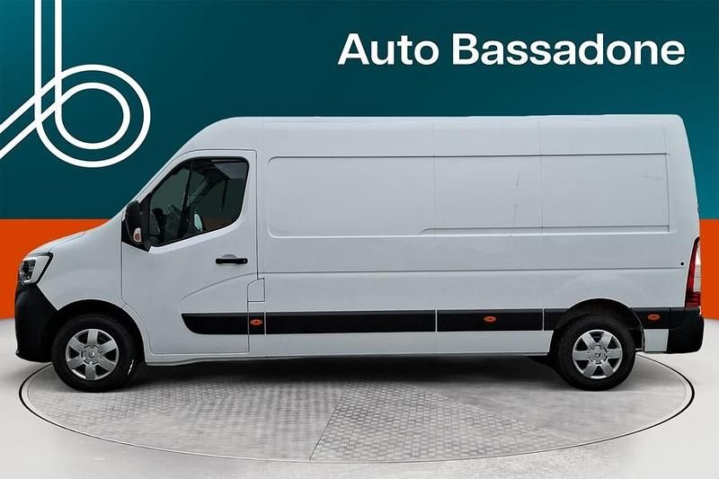 Käytetty Renault Master 150 HP (110 kW) 2022 Van